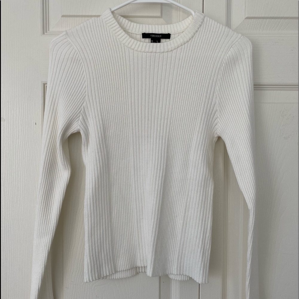 NEW W/ OUT TAGS Forever 21 cream sweater